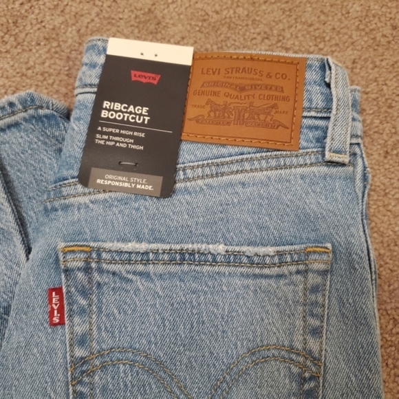 Levi's Ribcage Flare Bootcut  Jeans - Picture 11 of 13